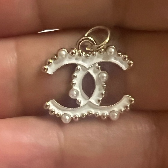 Chanel Pearl & Gold Charm - Picture 1 of 5
